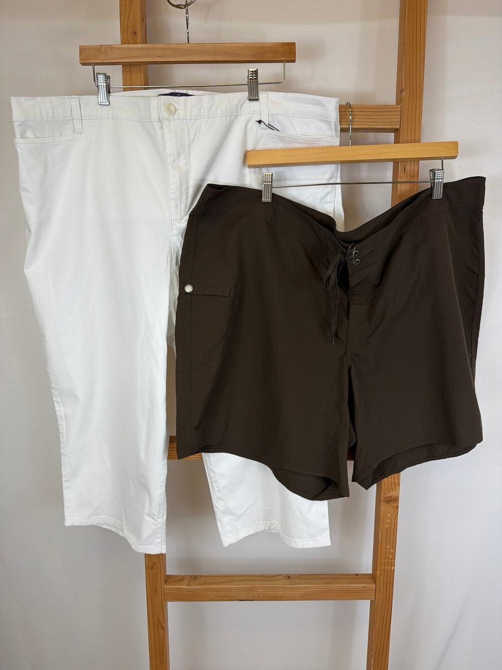 NWT Gloria Vanderbilt White Capris & Eddie Bauer Brown Shorts LOT 2 Plus Size 22